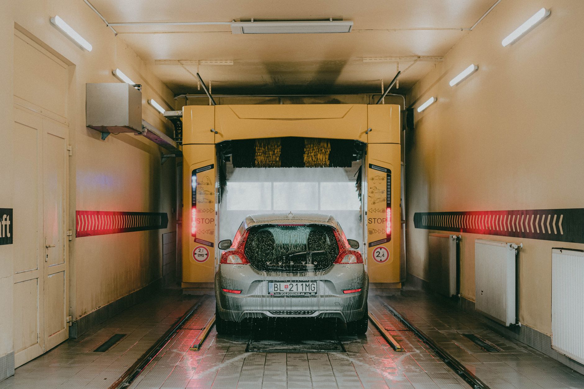 Wasstraat, lakvriendelijk wassen bij Autobedrijf Rozendaal